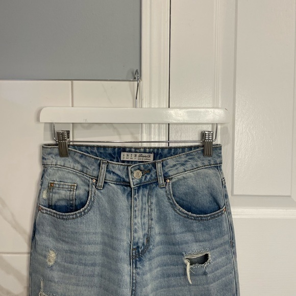 Zara | Highrise Straight Leg Jean With A Raw Hem - Picture 4 of 9